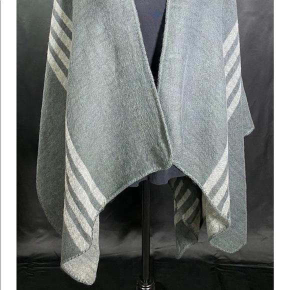 BB Dakota Shawl - Picture 3 of 5